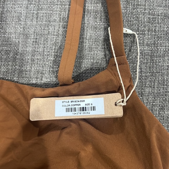 Skims Scoop Neck Bra - Picture 2 of 12